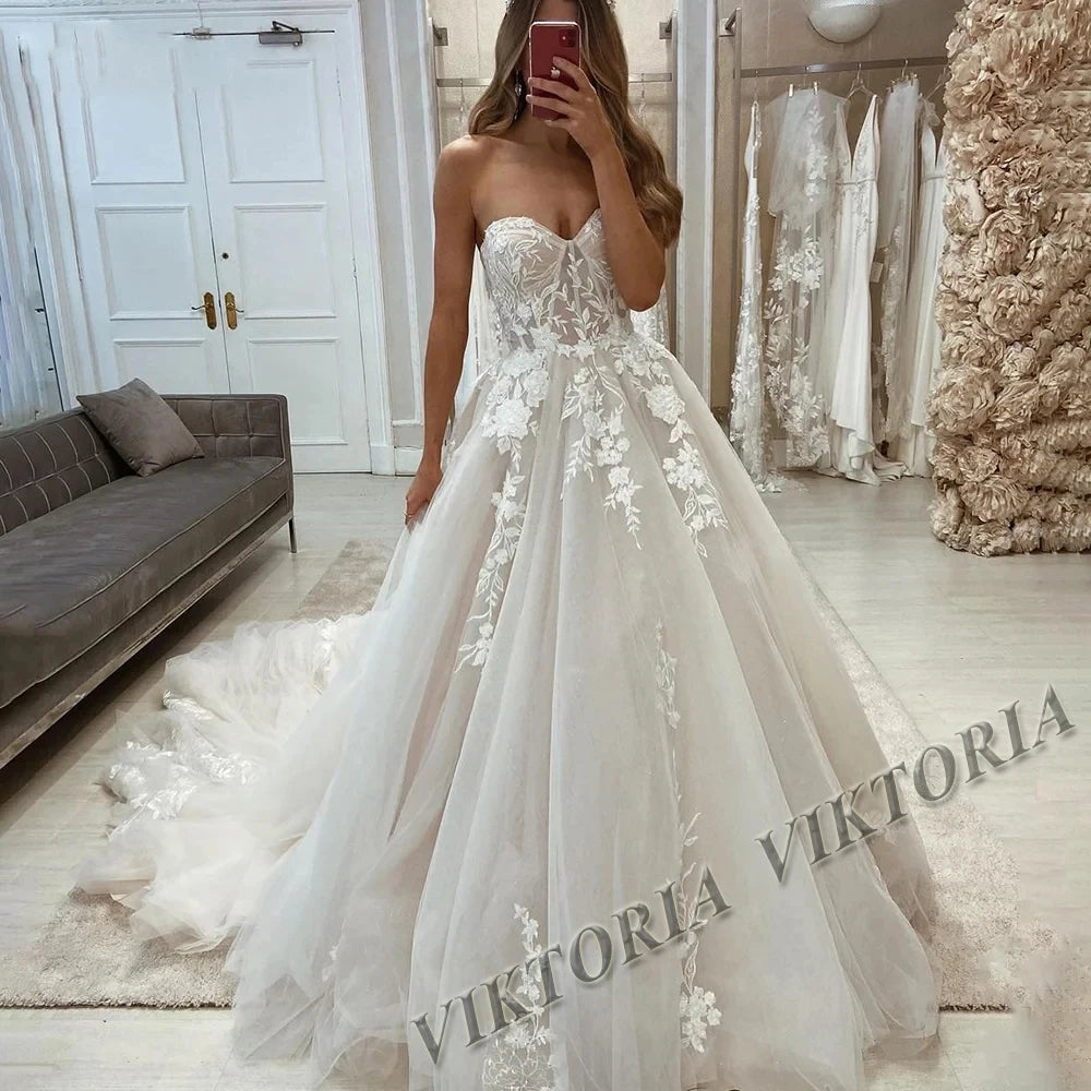VIKTORIA-Robe de Mariée Simple en Satin pour Femme, Ligne A, Fente, Sans Bretelles, Plissée, Personnalisée