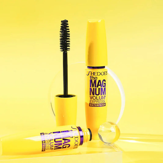 Mascara noir 4D
